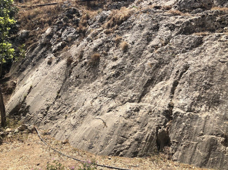 Το κανονικό ρήγμα στις Μυκήνες